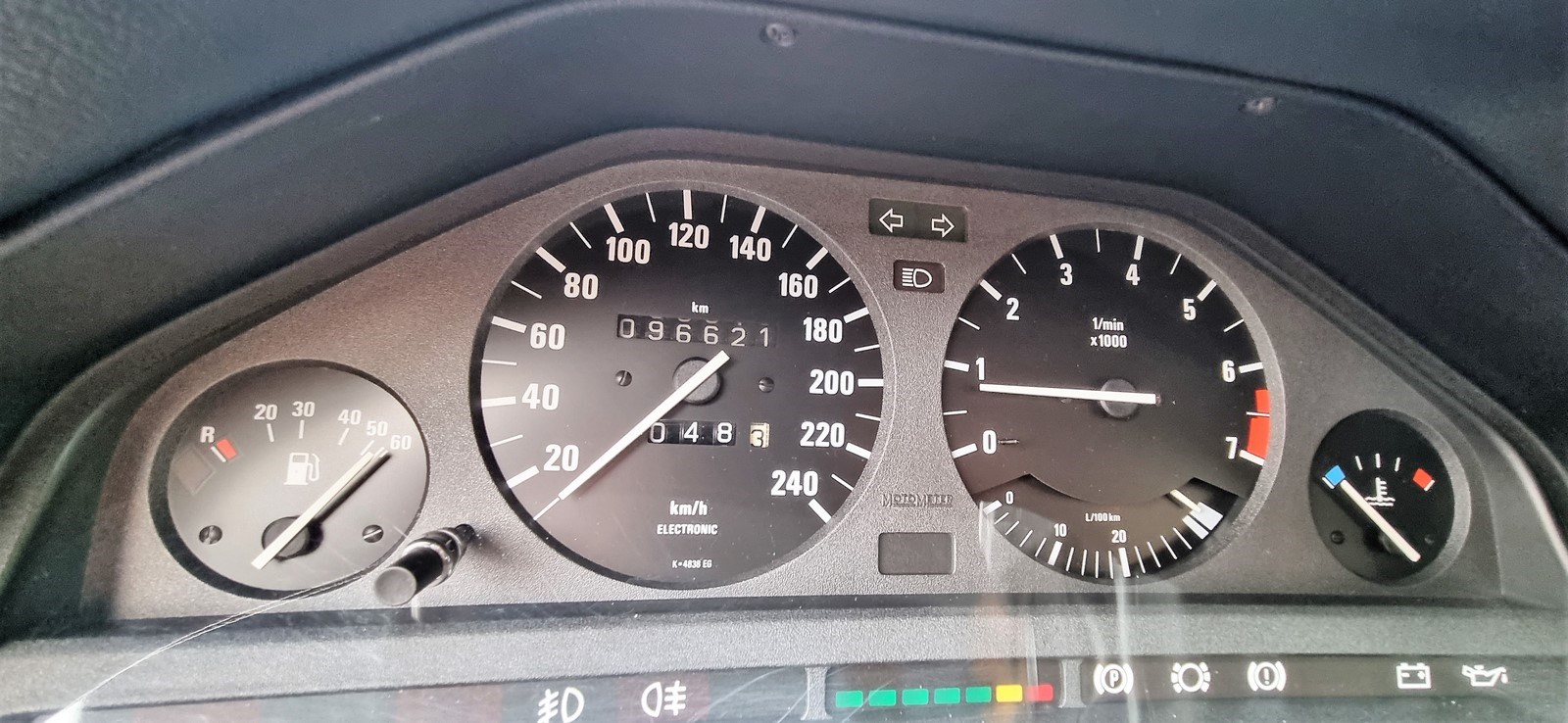 BMW 325i A-image-12