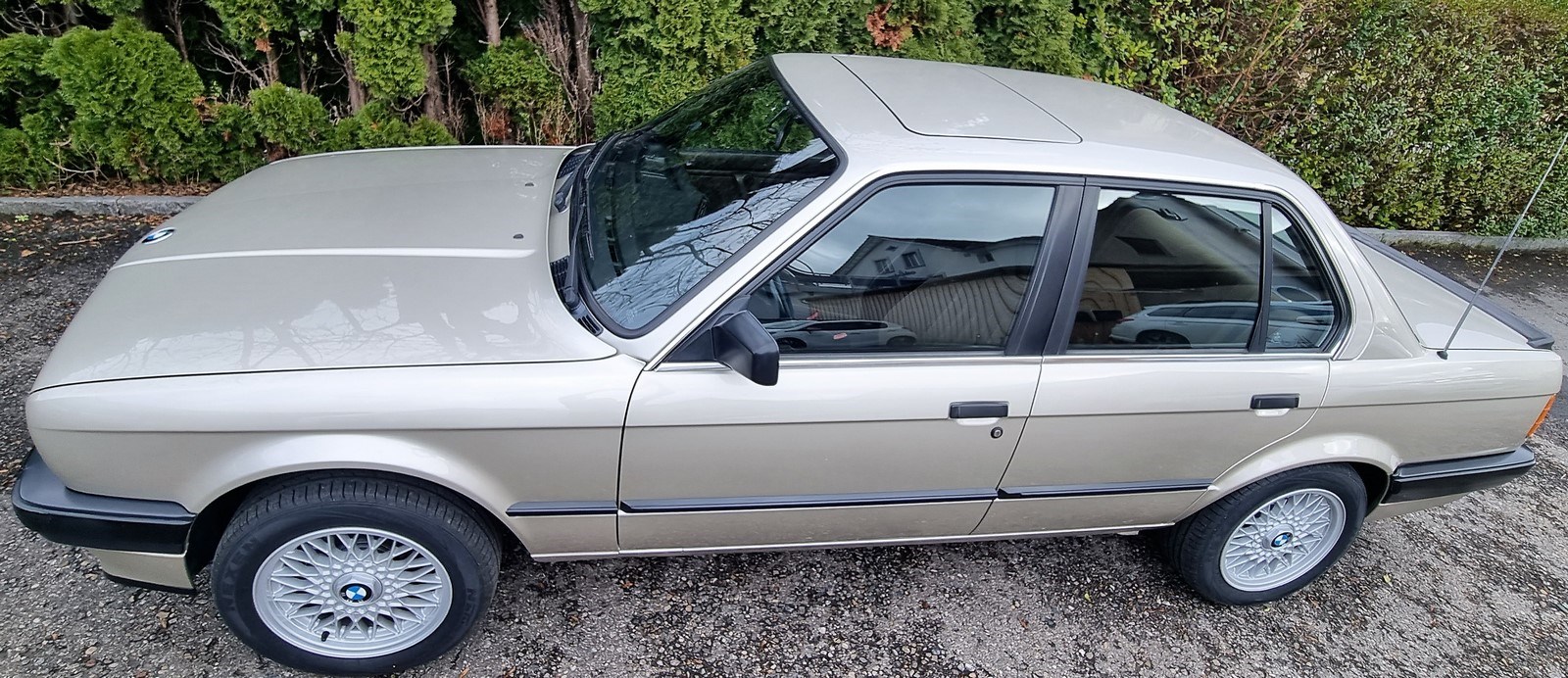 BMW 325i A-image-8