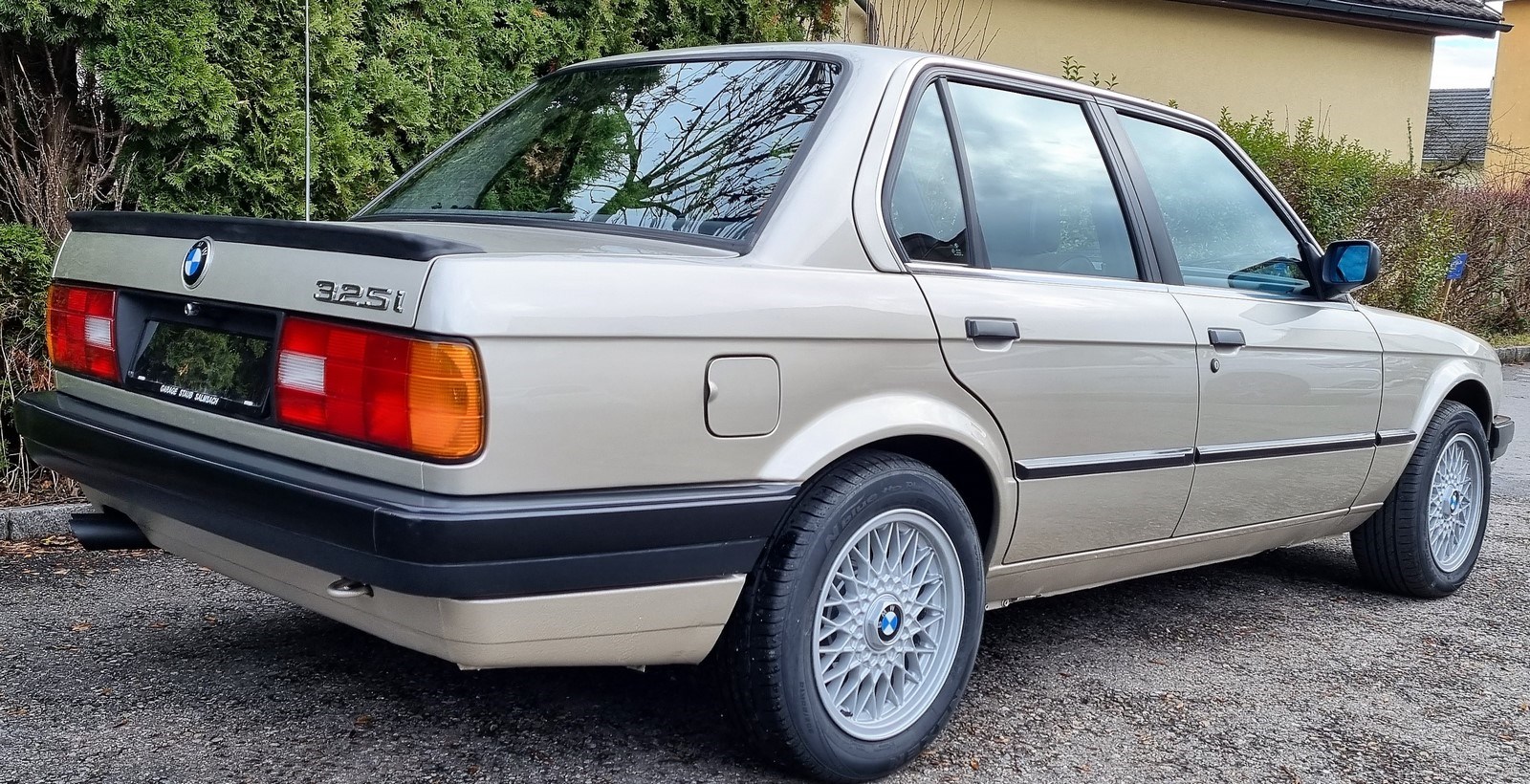 BMW 325i A-image-5