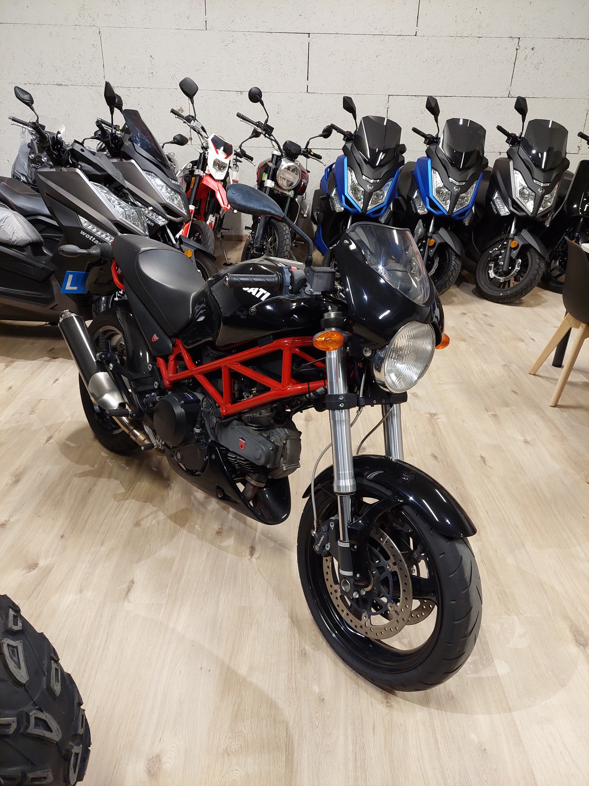 DUCATI Monster 695M
