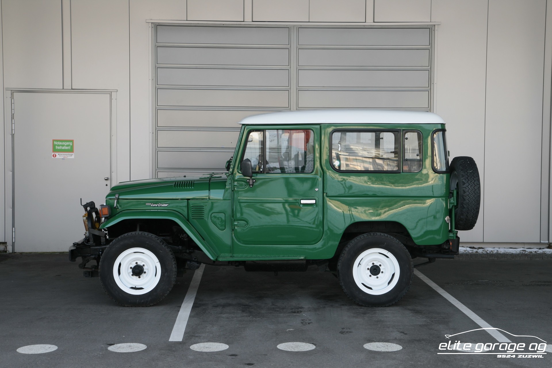 TOYOTA Land Cruiser BJ42-image-1