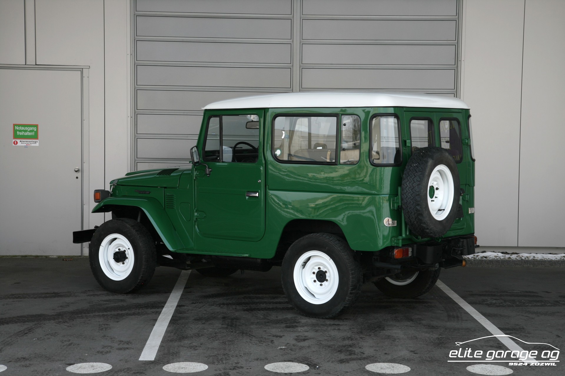 TOYOTA Land Cruiser BJ42-image-2