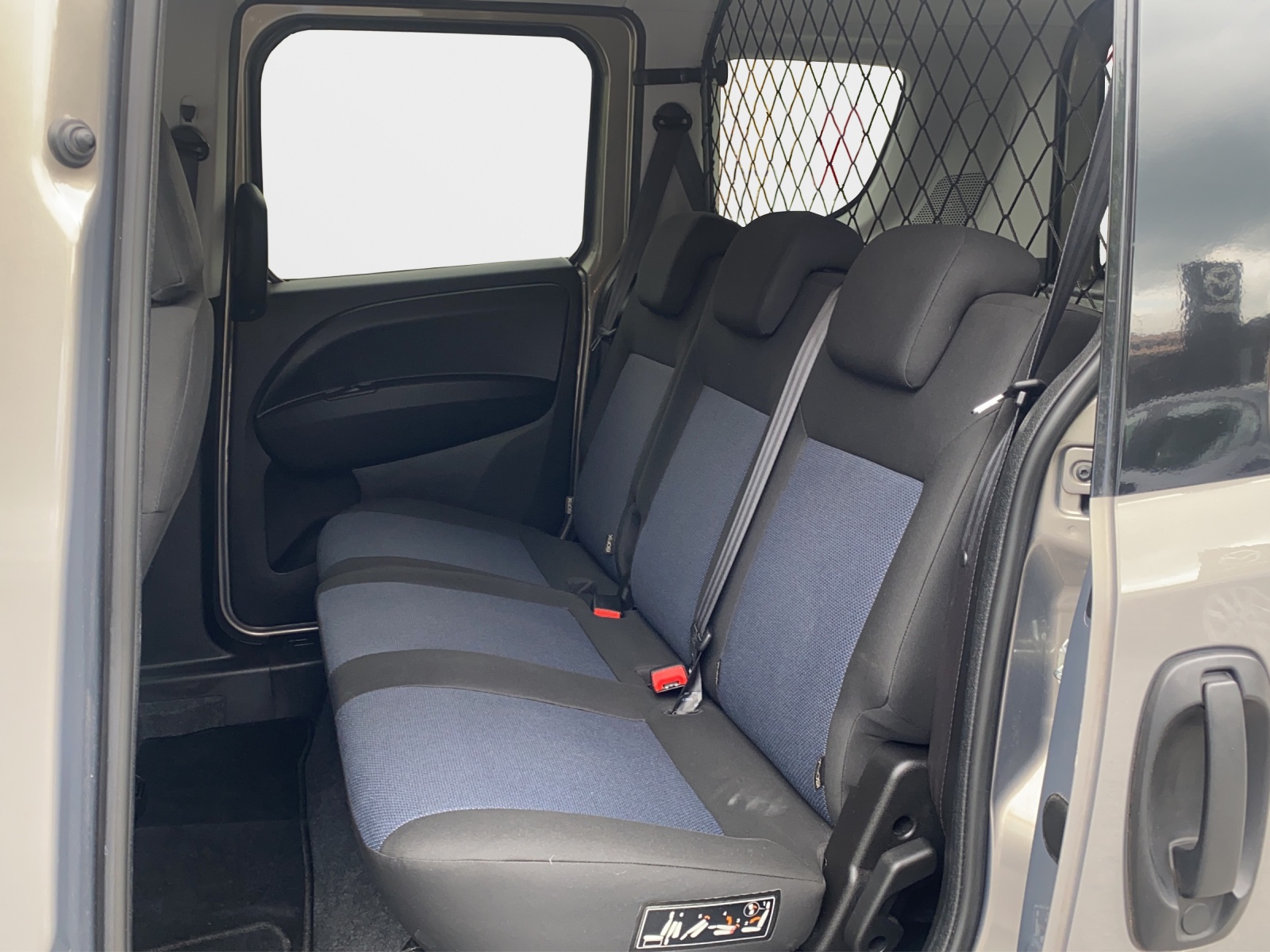 OPEL Combo 1.4 Turbo Cosmo L1H1-image-14