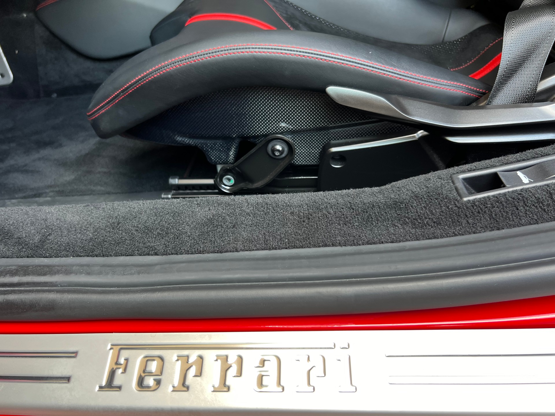 FERRARI F8 Tributo Bi-Color-image-7