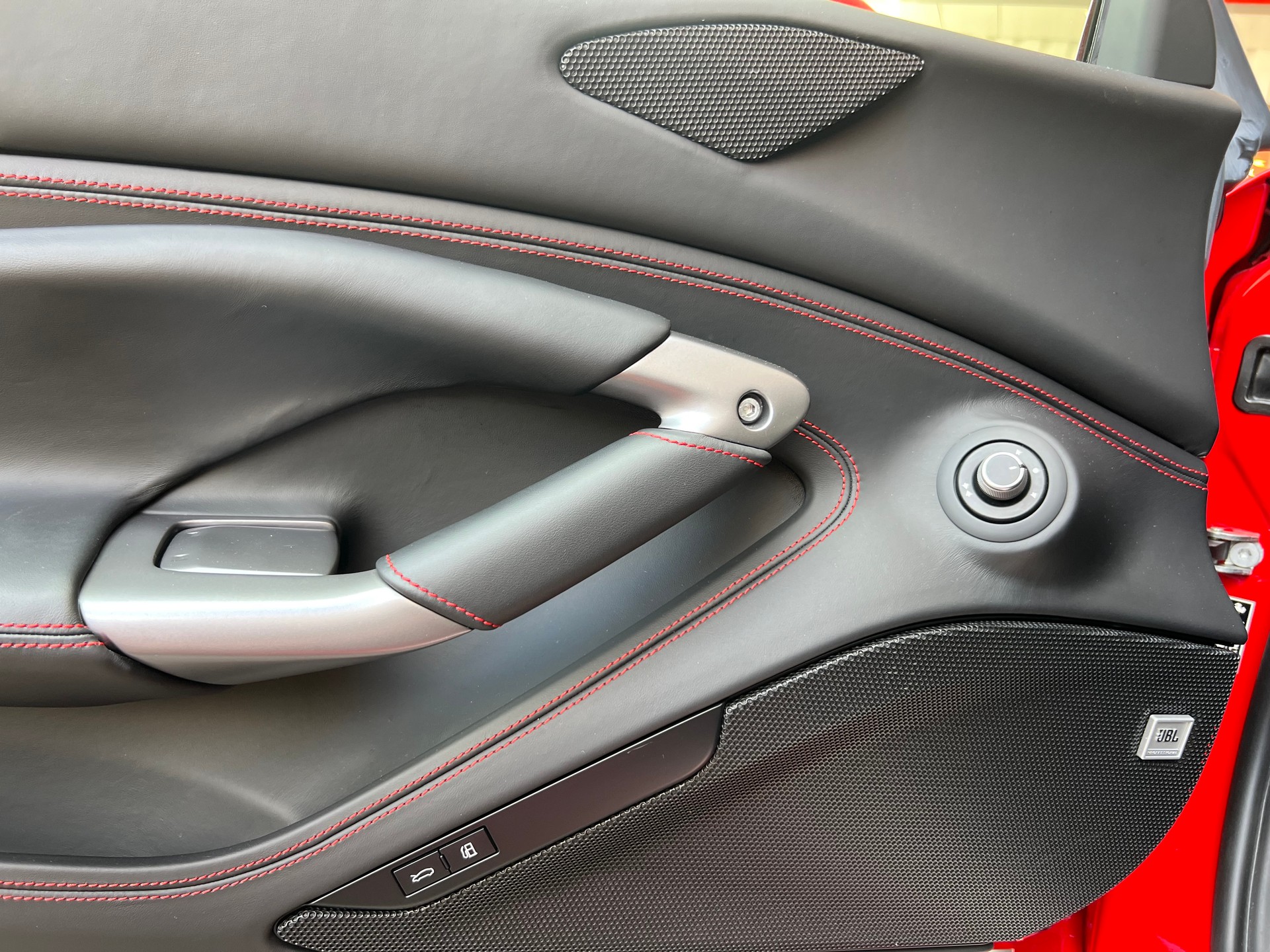 FERRARI F8 Tributo Bi-Color-image-8