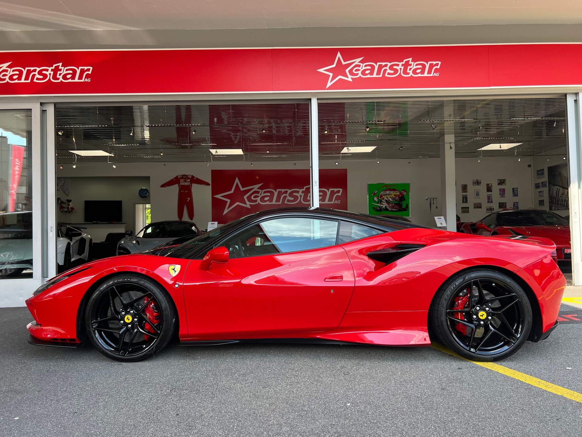 FERRARI F8 Tributo Bi-Color-image-0