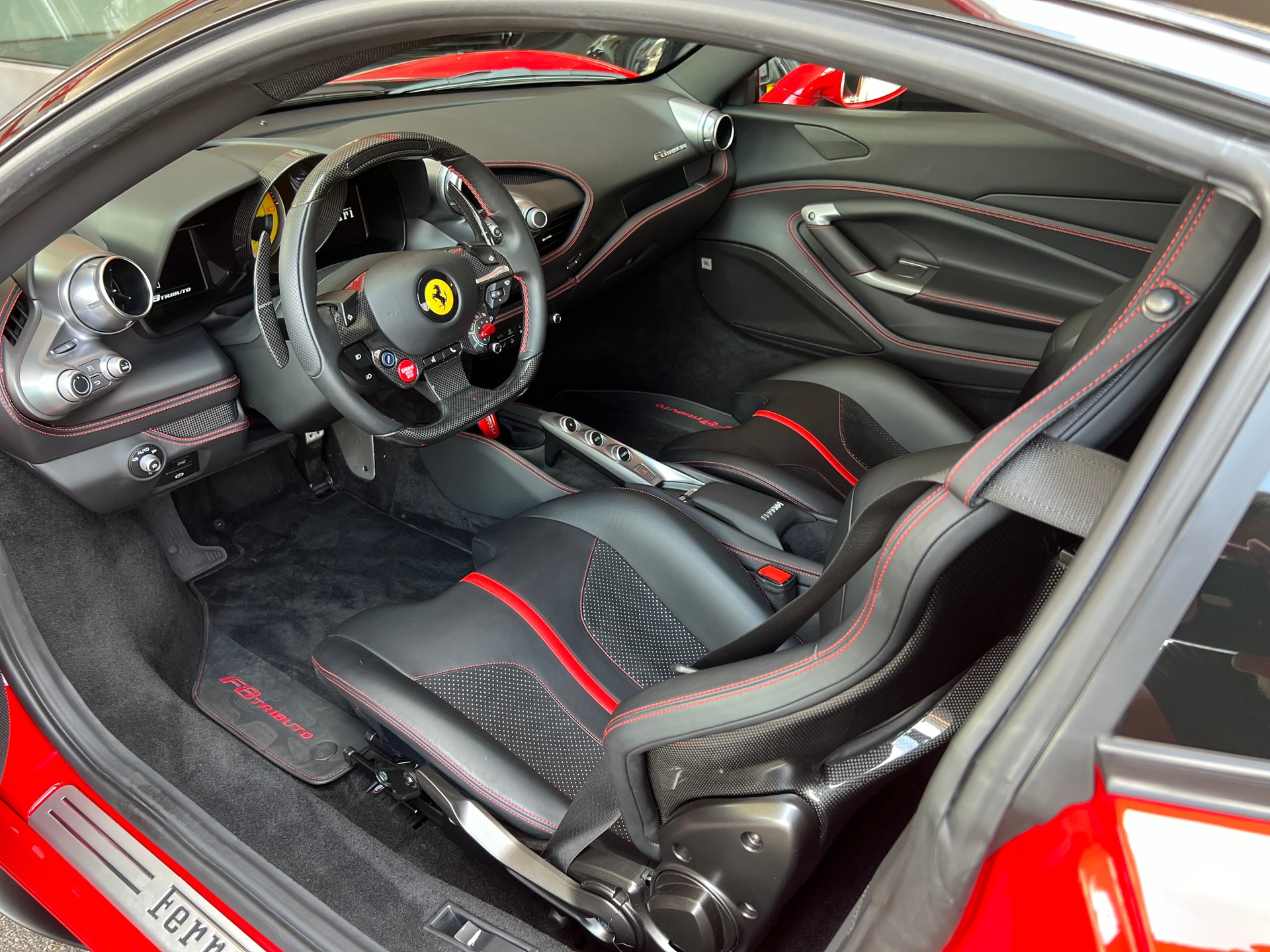 FERRARI F8 Tributo Bi-Color-image-4