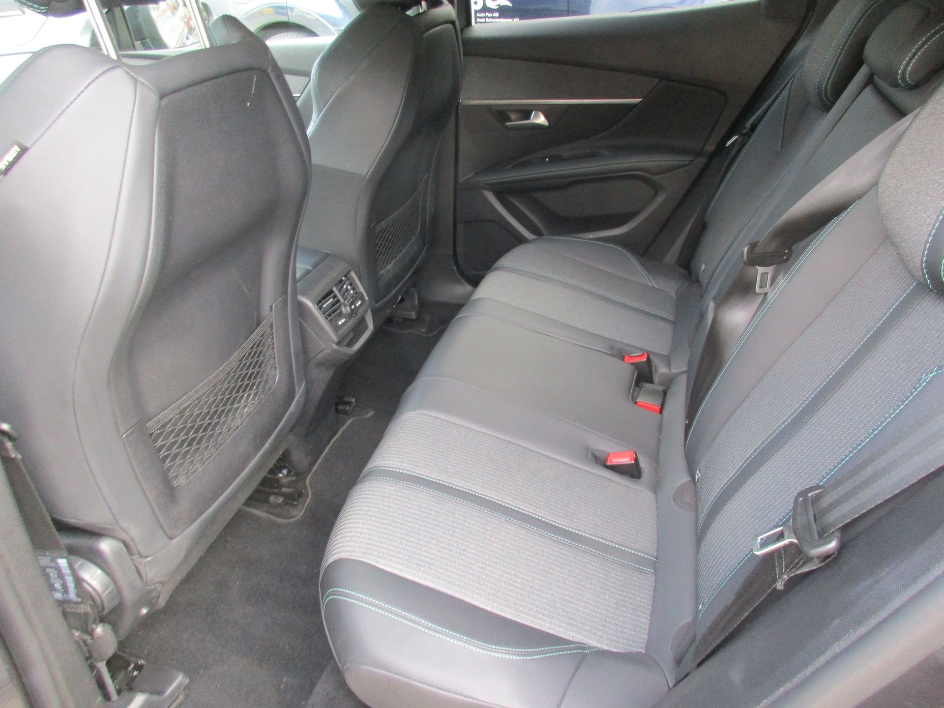PEUGEOT 3008 1.2 PureTech Allure Pack EAT8-image-5