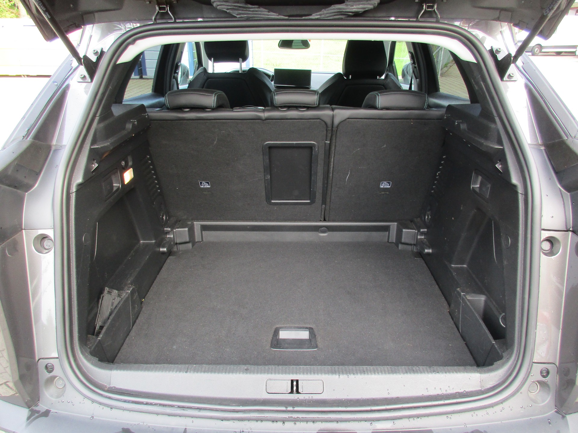 PEUGEOT 3008 1.2 PureTech Allure Pack EAT8-image-4