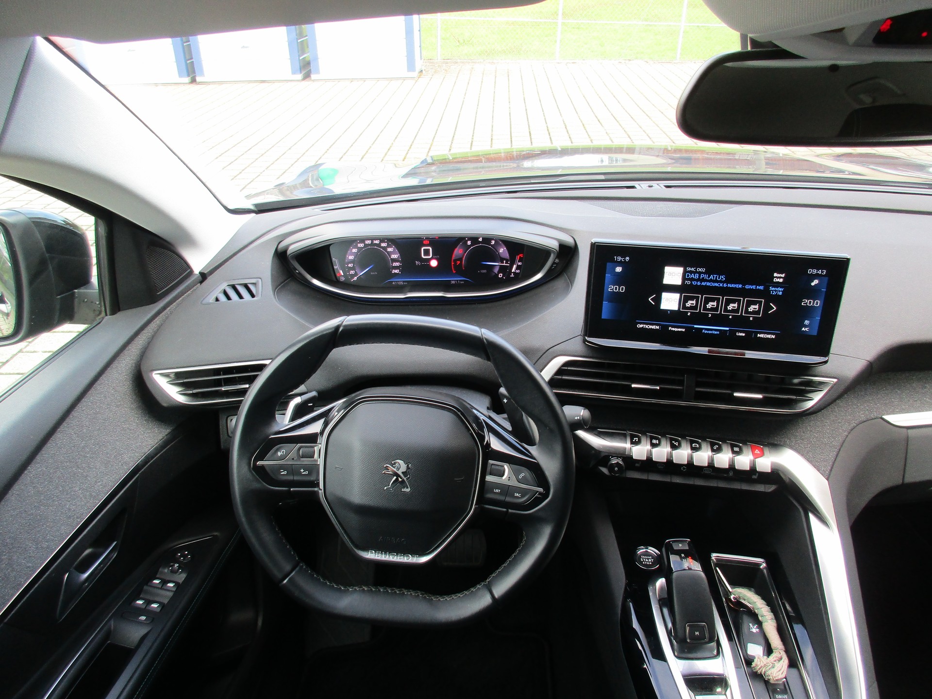 PEUGEOT 3008 1.2 PureTech Allure Pack EAT8-image-7