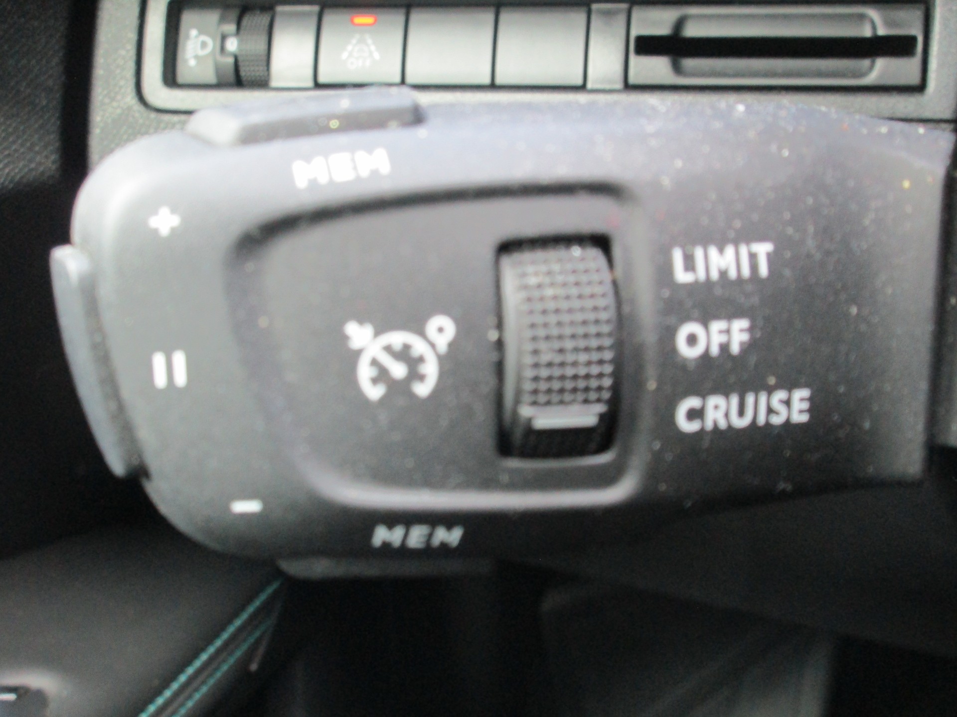 PEUGEOT 3008 1.2 PureTech Allure Pack EAT8-image-11