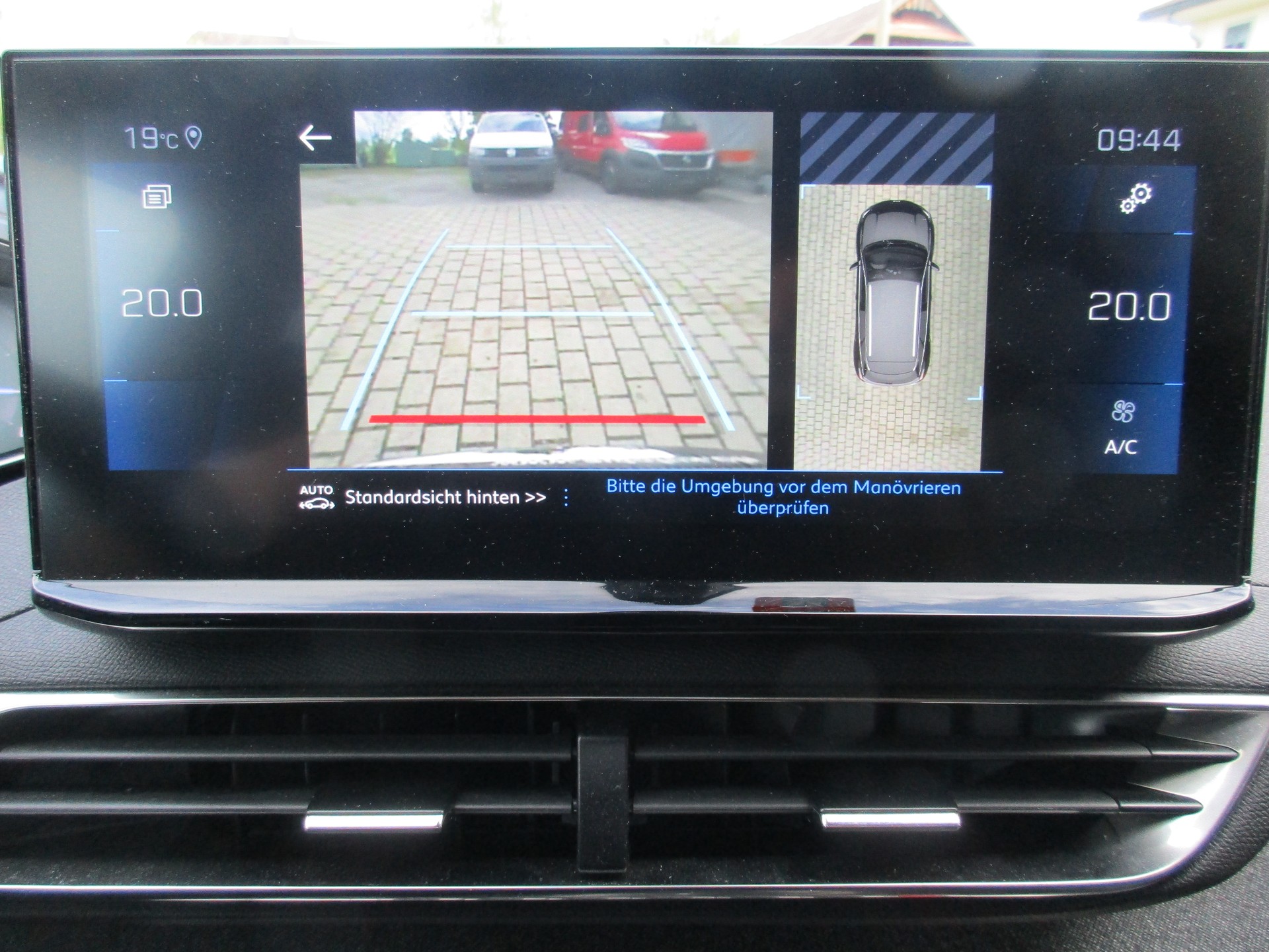 PEUGEOT 3008 1.2 PureTech Allure Pack EAT8-image-9