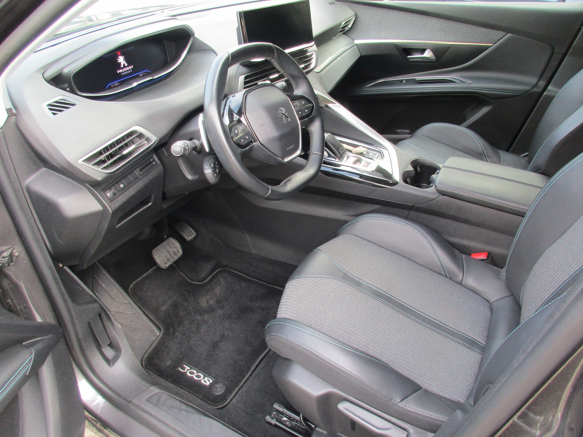 PEUGEOT 3008 1.2 PureTech Allure Pack EAT8-image-6