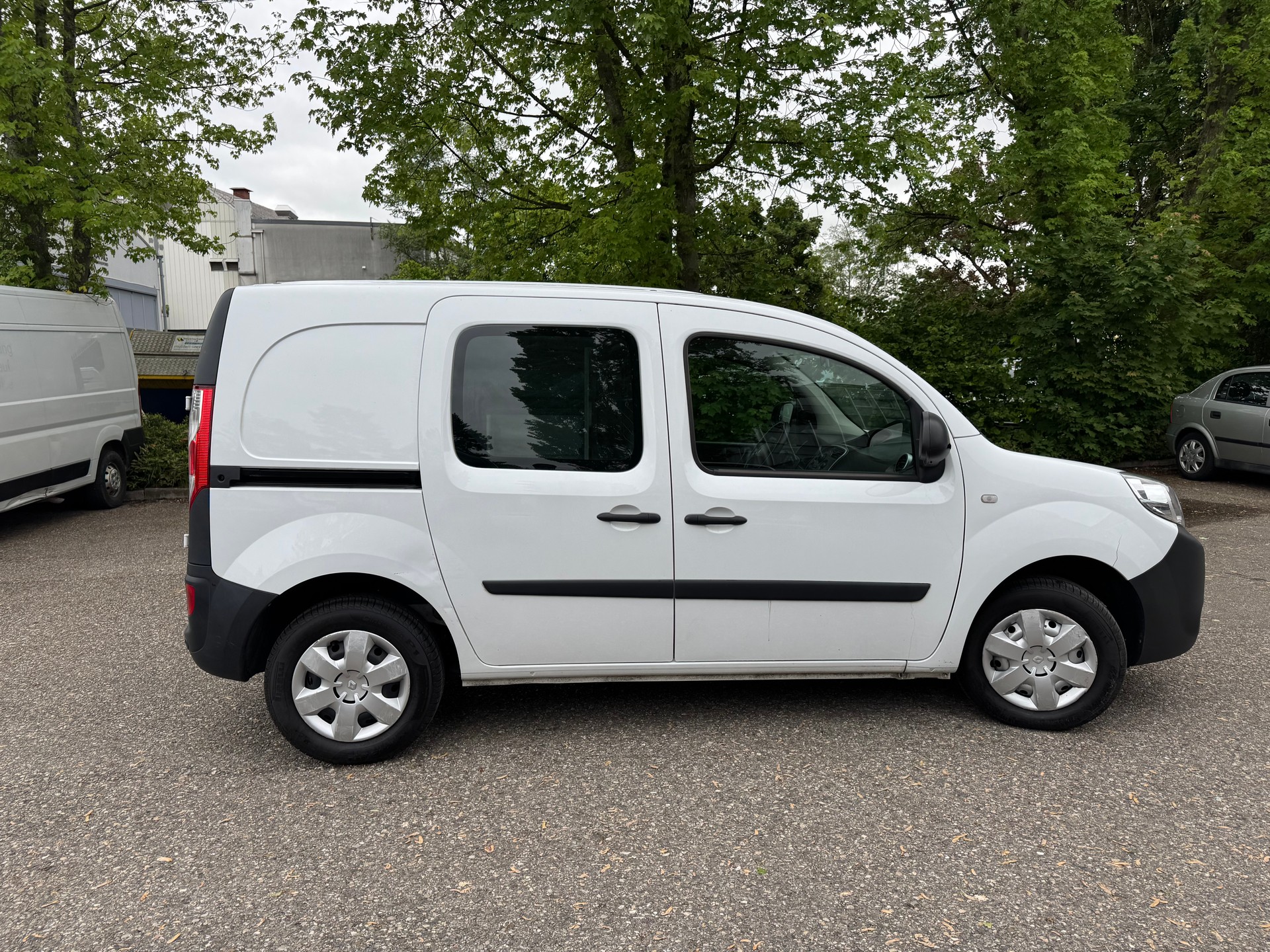 RENAULT Kangoo Medium dCi 95 ENERGY Business * 02xSitzplätz * Klimaanlage * Tempomat * PDC H * Frisch Ab MFK-image-8