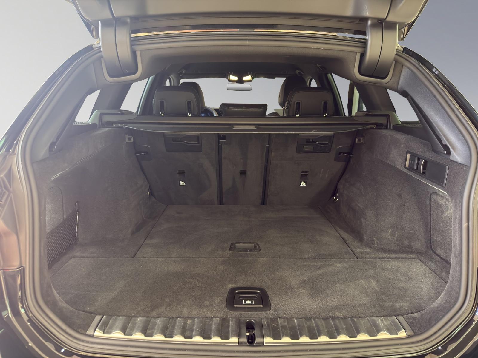 BMW 320d xDrive Touring M Sport-image-17