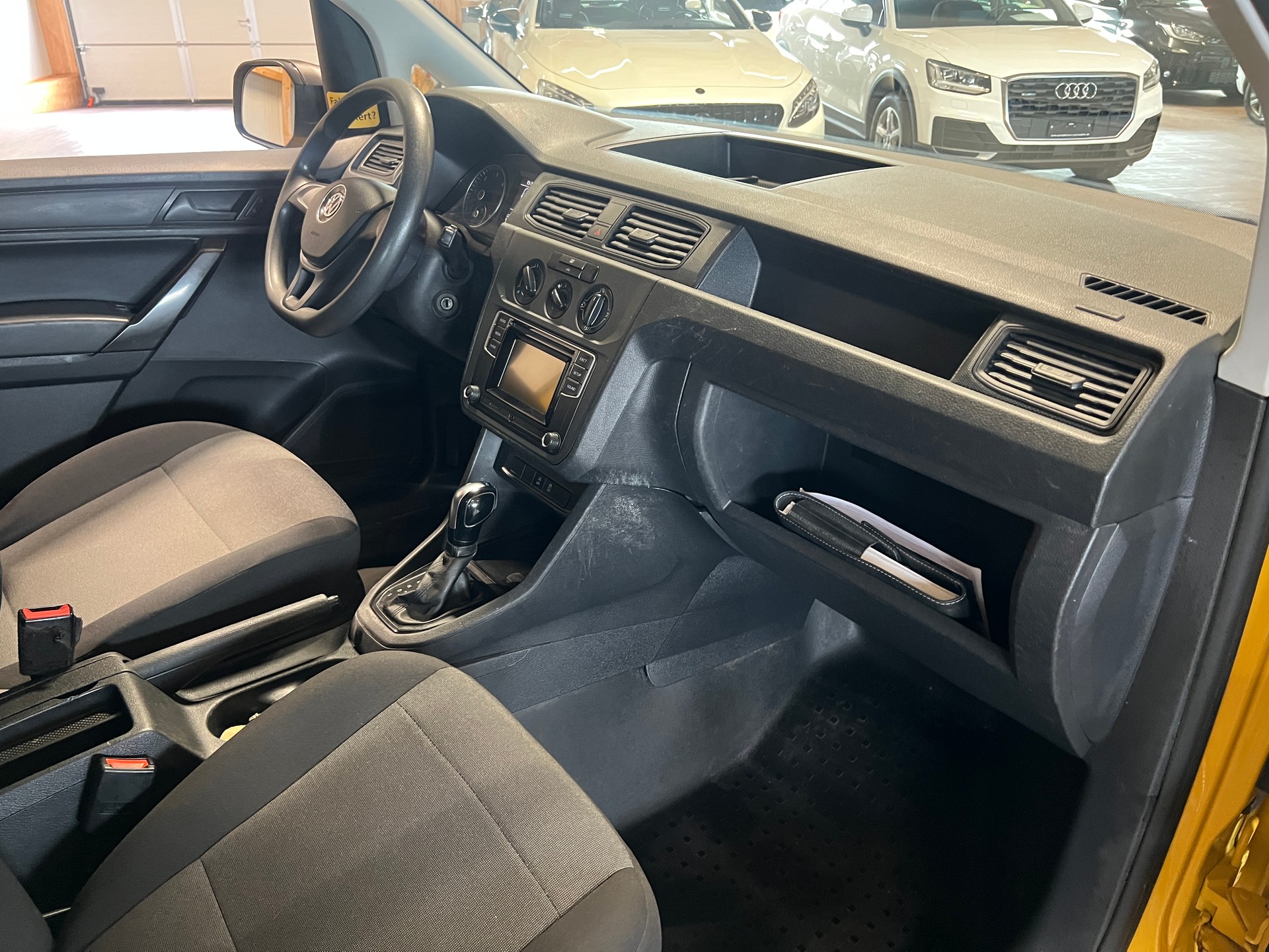 VW Caddy 2.0TDI 4Motion BlueMotion Technology DSG-image-12