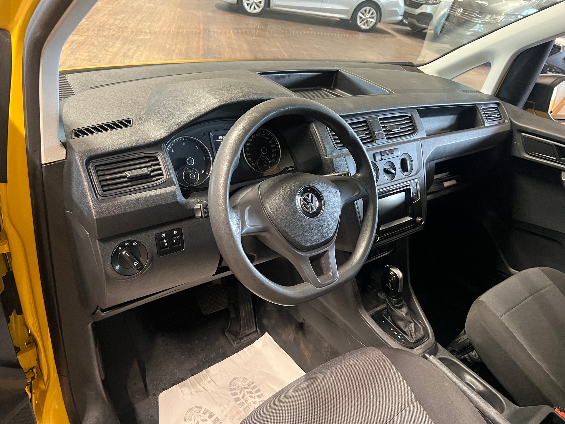 VW Caddy 2.0TDI 4Motion BlueMotion Technology DSG-image-9