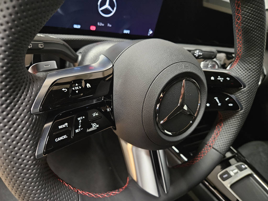MERCEDES-BENZ A 250 e AMG Line EQ Star-image-6