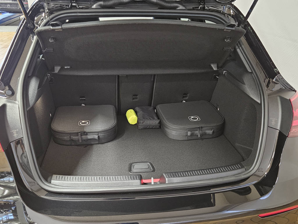 MERCEDES-BENZ A 250 e AMG Line EQ Star-image-3
