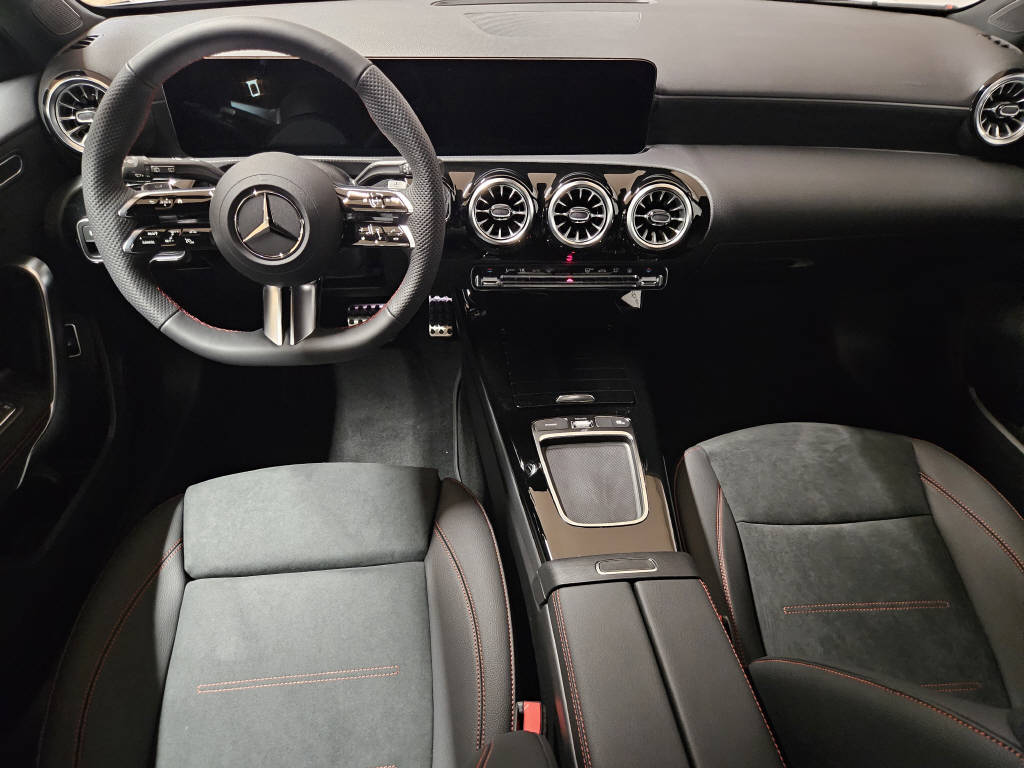 MERCEDES-BENZ A 250 e AMG Line EQ Star-image-5
