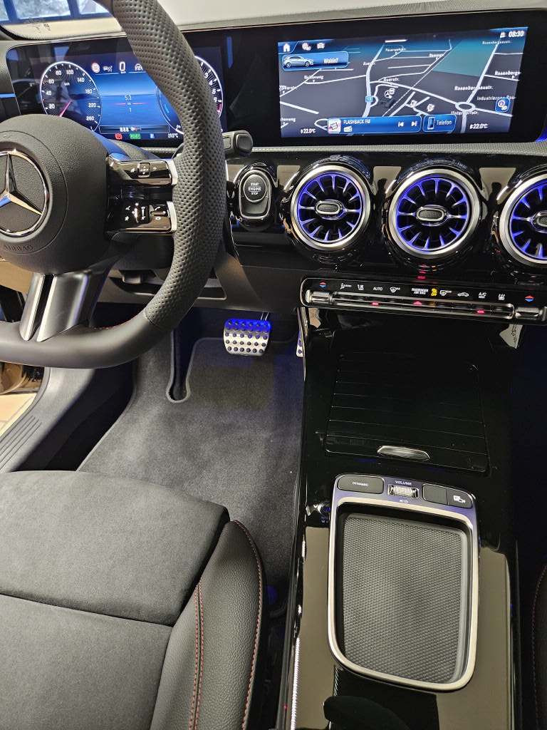 MERCEDES-BENZ A 250 e AMG Line EQ Star-image-8
