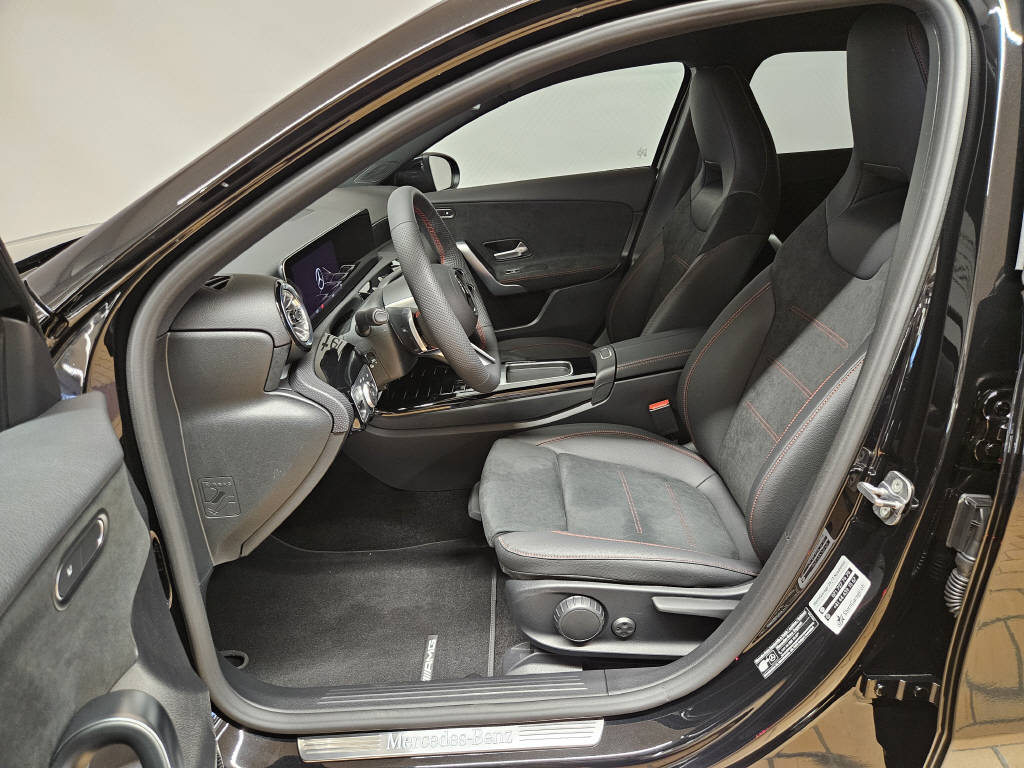 MERCEDES-BENZ A 250 e AMG Line EQ Star-image-4