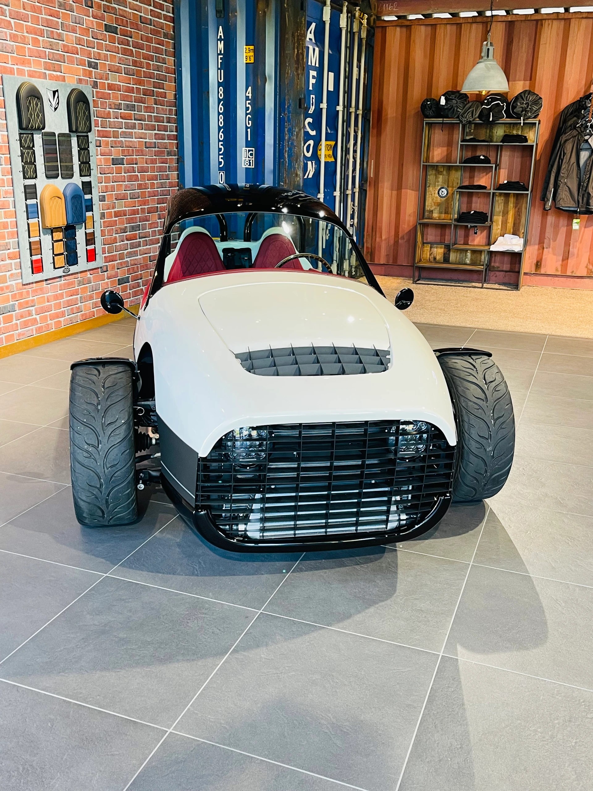 VANDERHALL Carmel GTS-showroom-element-3