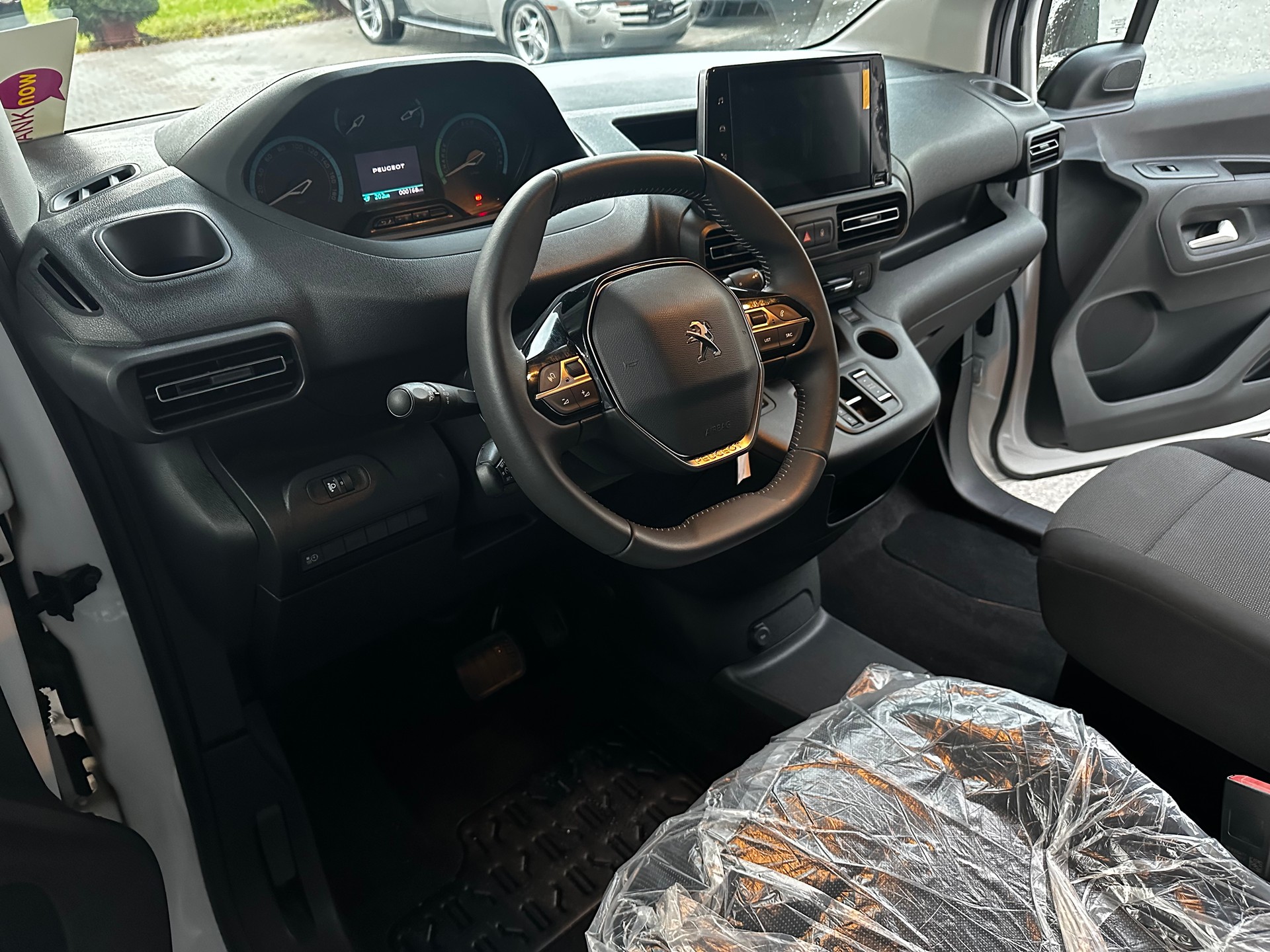 PEUGEOT e-Partner Long 50kWh Premium-image-8