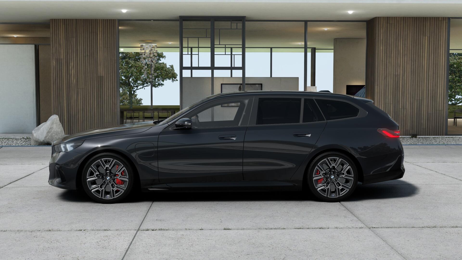 BMW 550e xDrive Touring-image-1