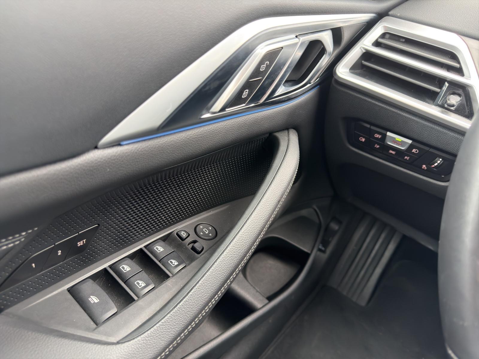 BMW 430i xDrive Cabriolet M Sport Steptronic-image-19