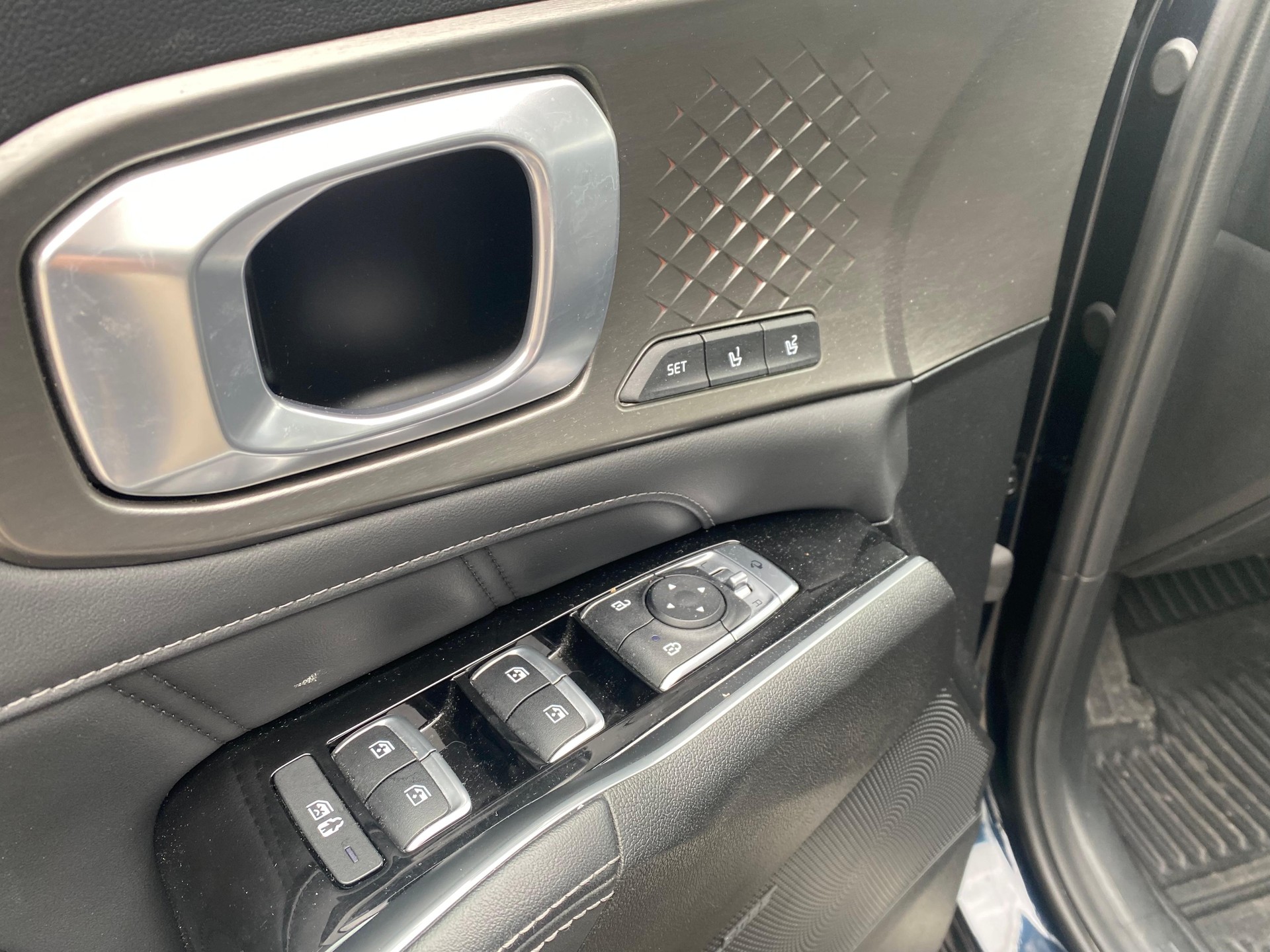 KIA Sorento 1.6 T-GDi Plug-in Hybrid 7P-image-8