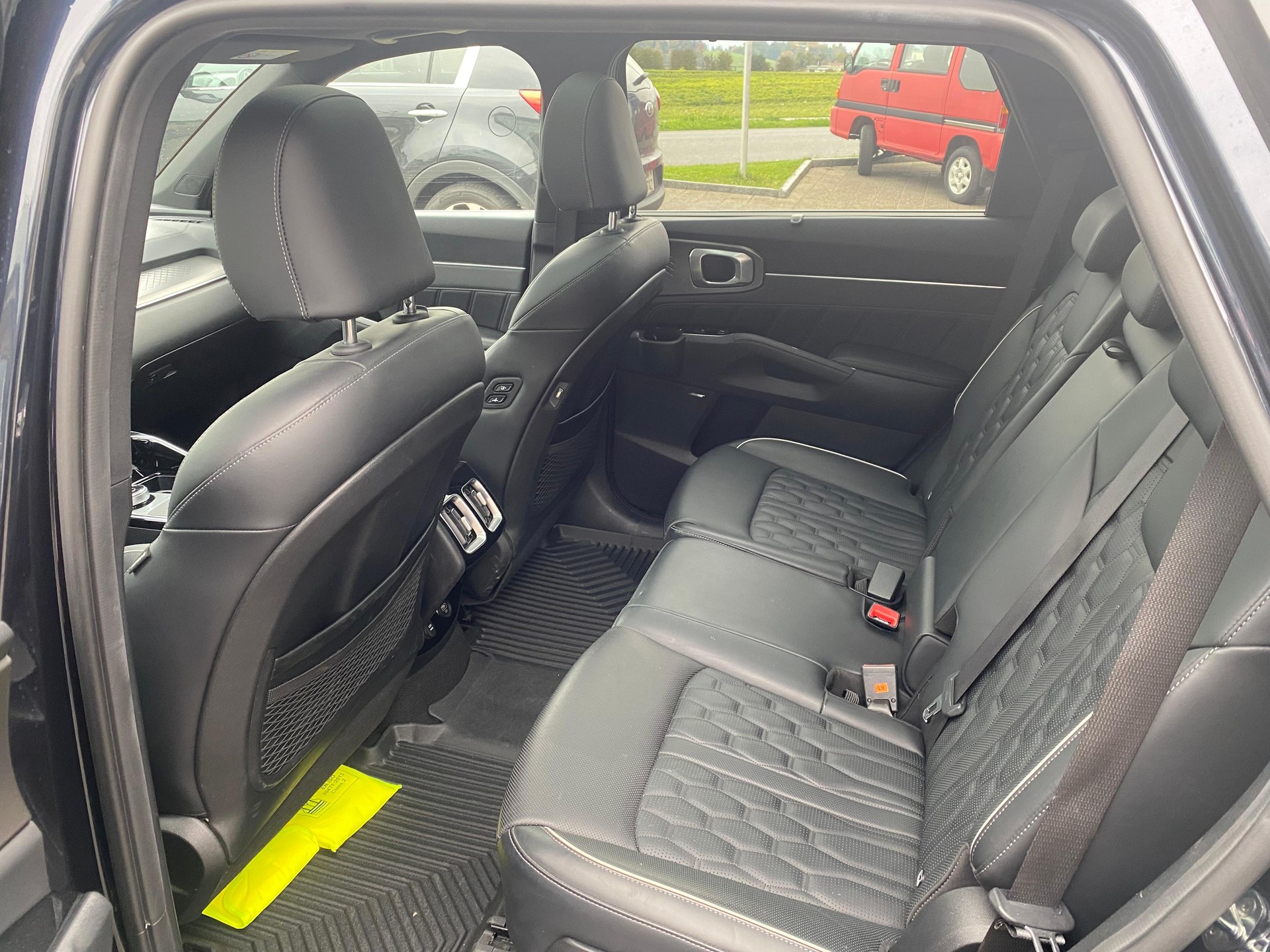 KIA Sorento 1.6 T-GDi Plug-in Hybrid 7P-image-4