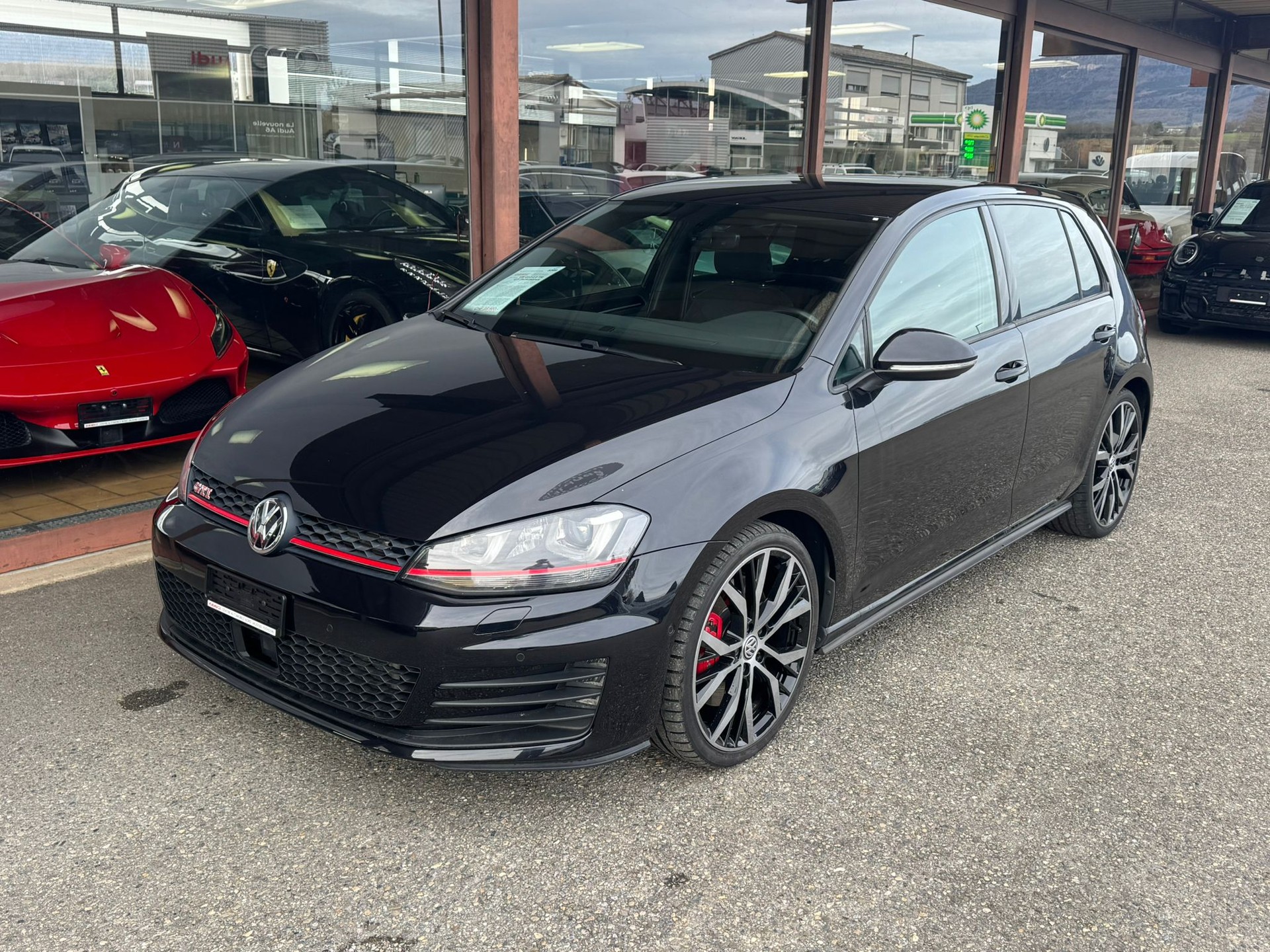 VW Golf 2.0 TSI GTI Performance DSG-image-1