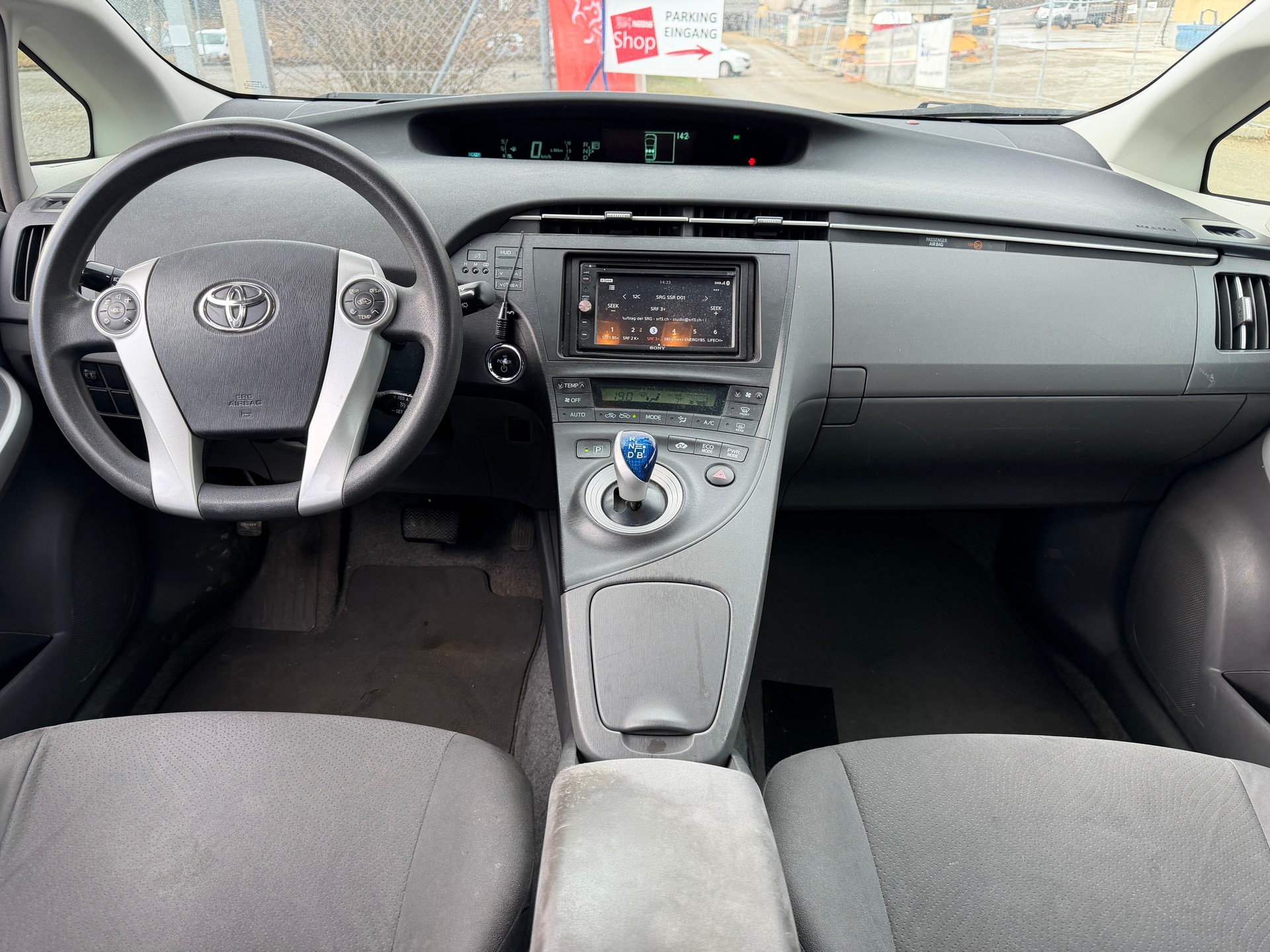TOYOTA Prius 1.8 16V HSD Luna-image-4