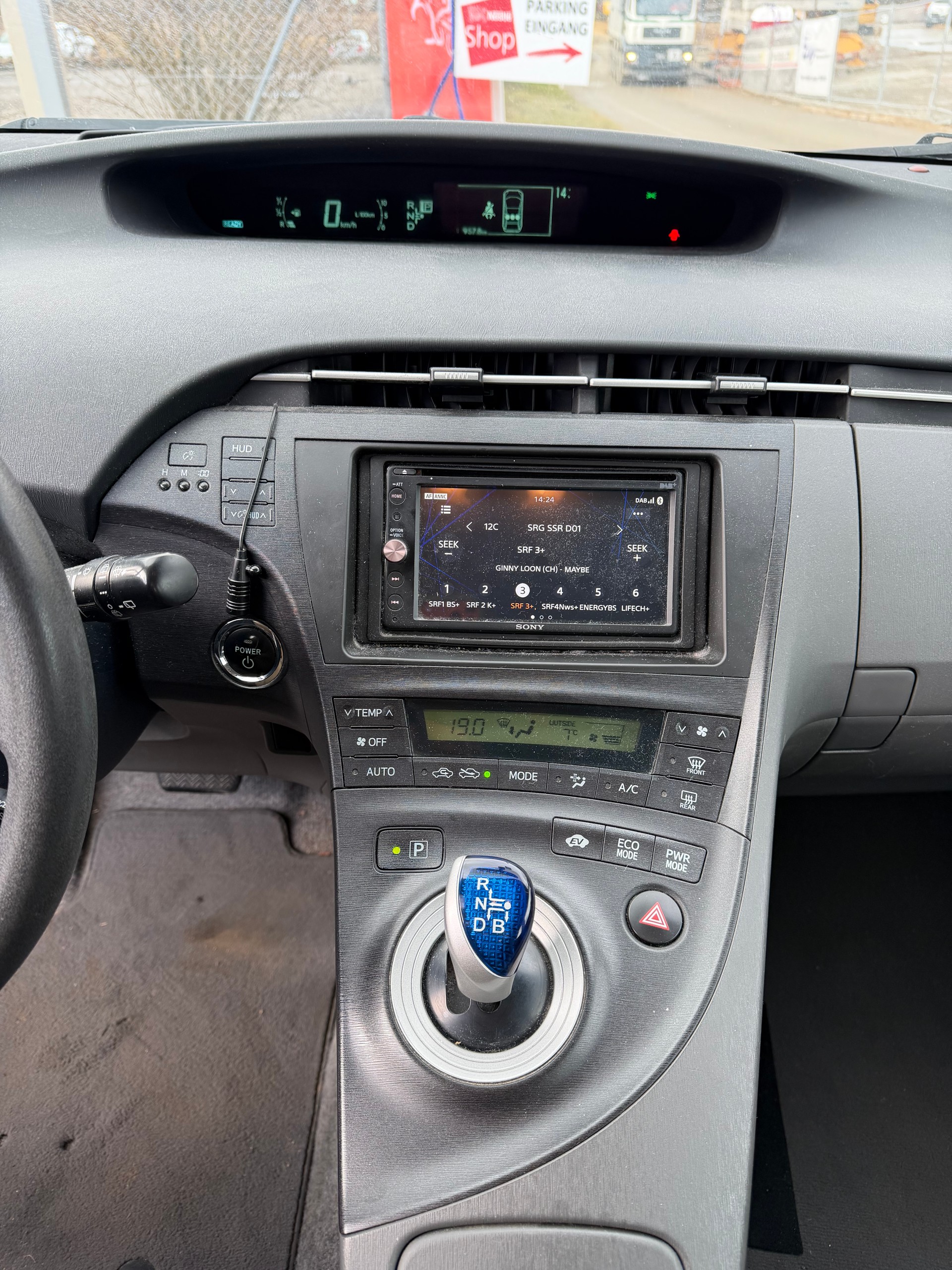 TOYOTA Prius 1.8 16V HSD Luna-image-5