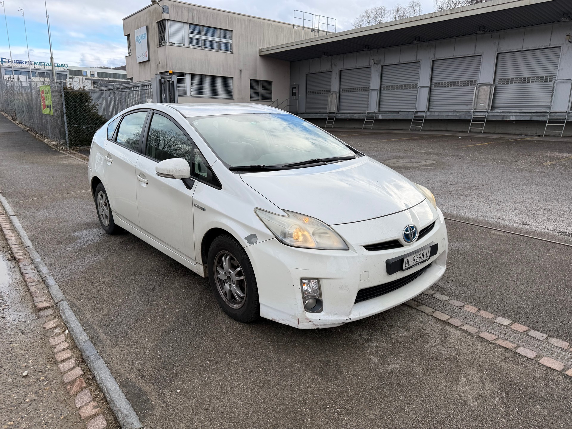 TOYOTA Prius 1.8 16V HSD Luna-image-3