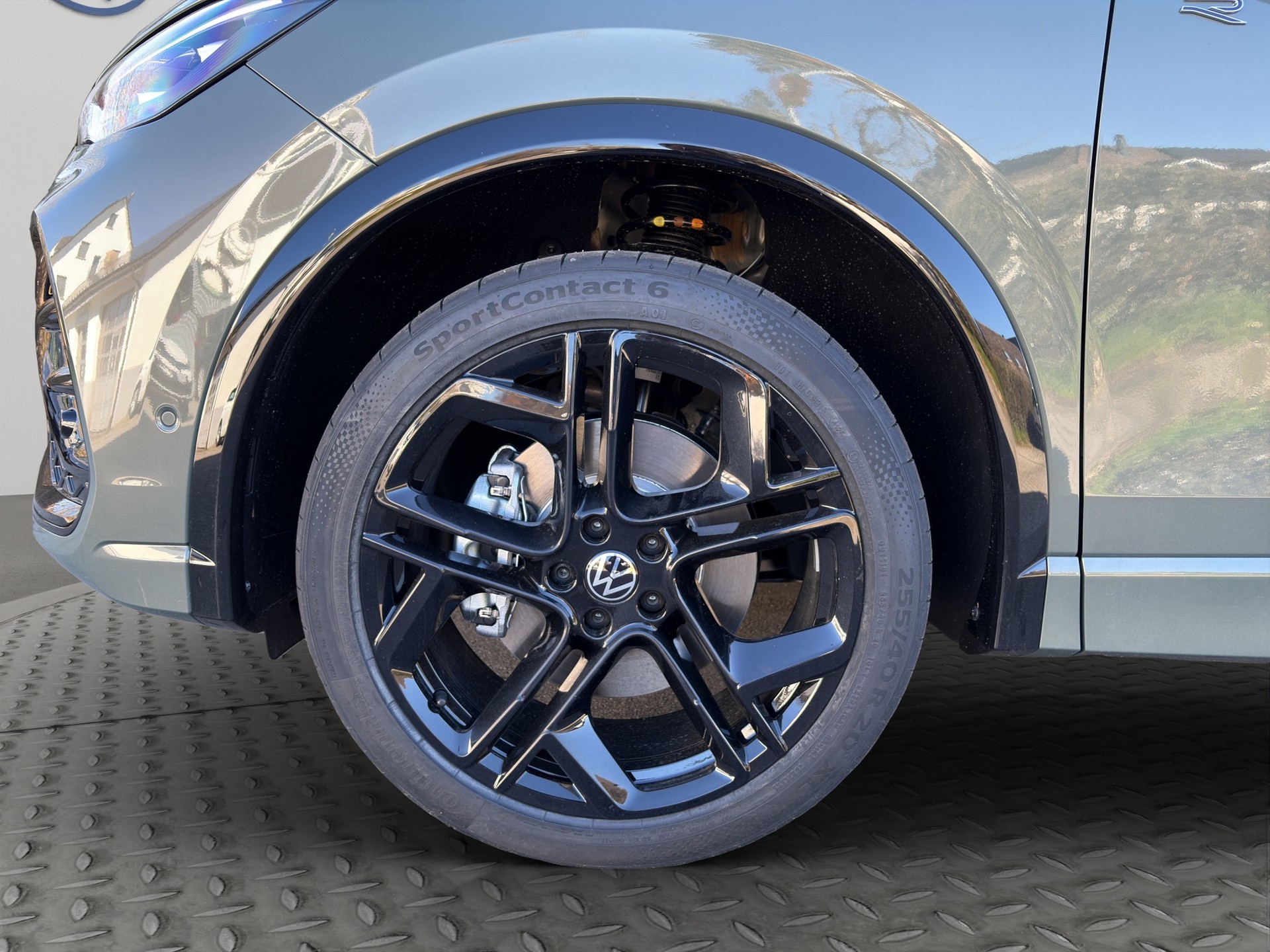 VW Tiguan 2.0 TSI DSG R-Line 4Motion-image-12