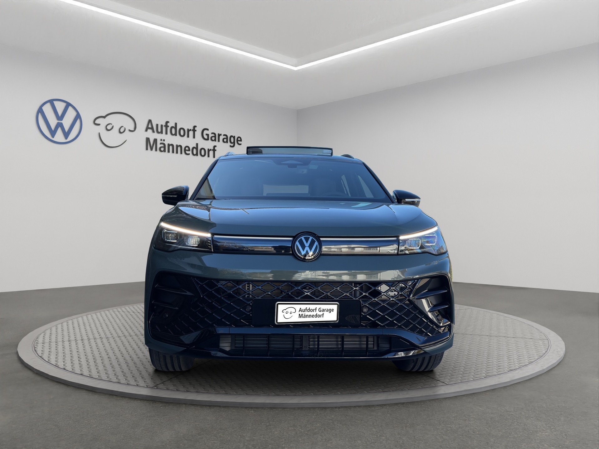 VW Tiguan 2.0 TSI DSG R-Line 4Motion-image-1