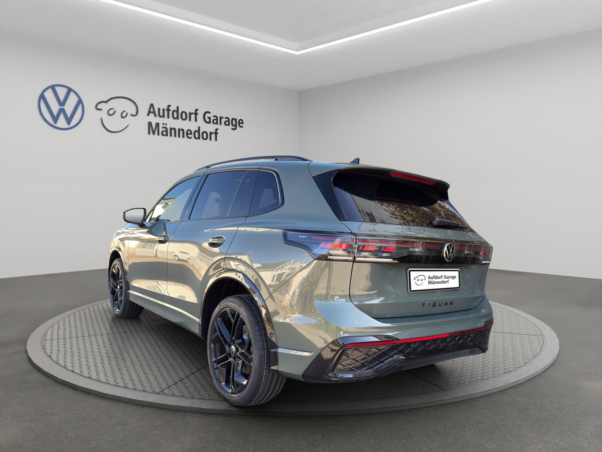VW Tiguan 2.0 TSI DSG R-Line 4Motion-image-3