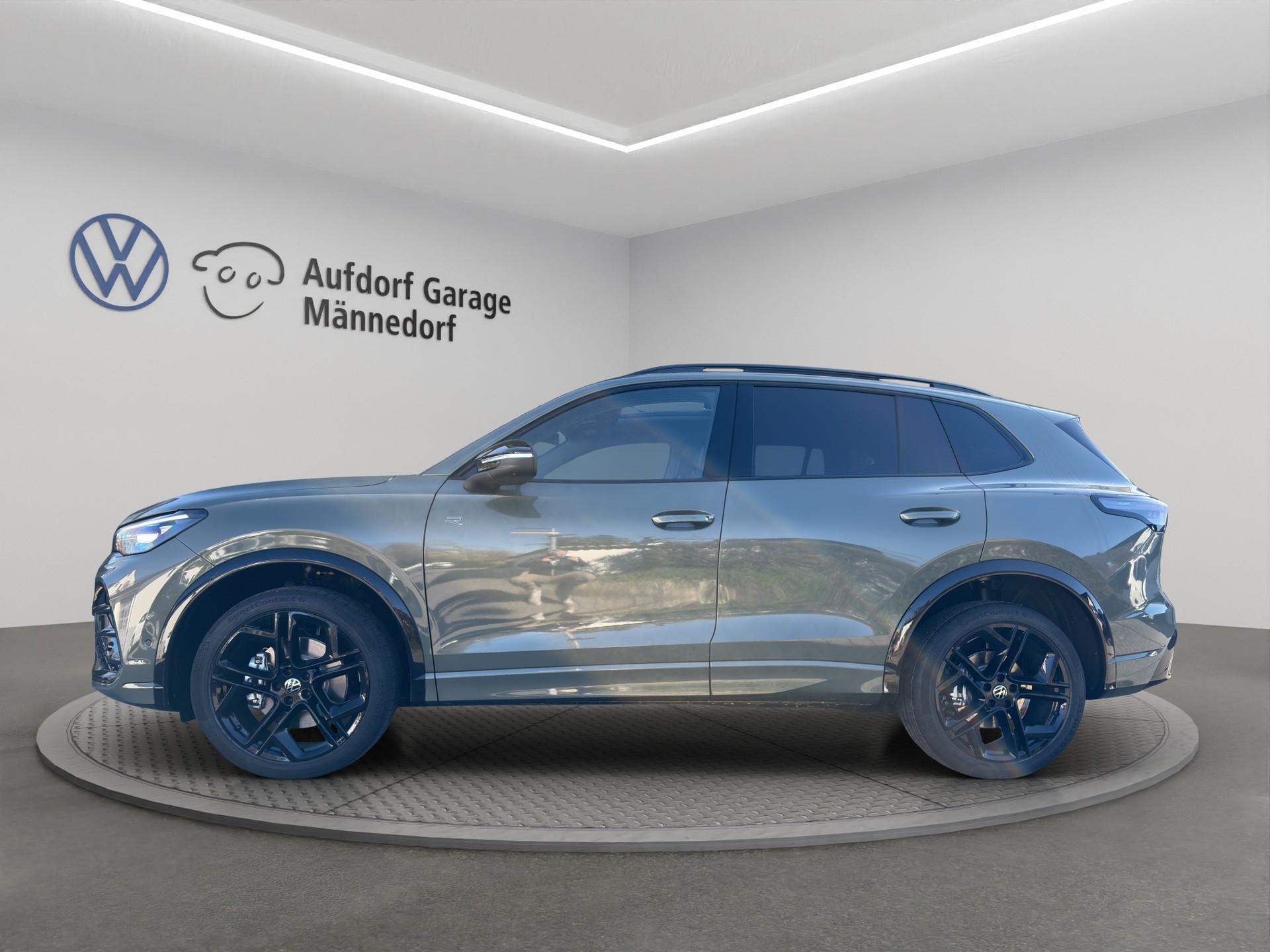 VW Tiguan 2.0 TSI DSG R-Line 4Motion-image-2