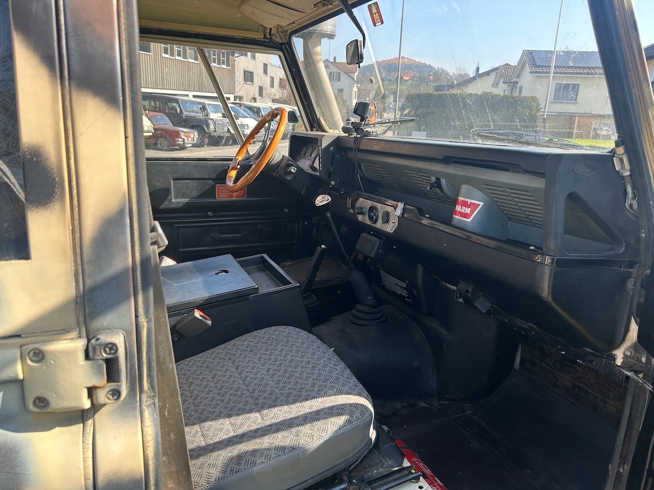 LAND ROVER 110 V8 Station Wagon-image-6