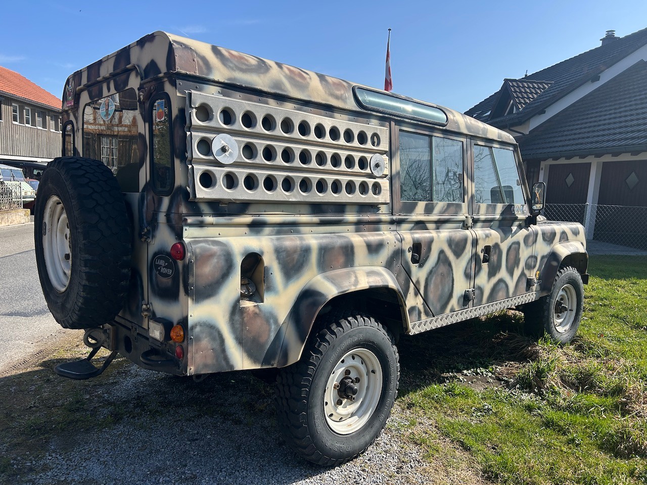 LAND ROVER 110 V8 Station Wagon-image-4
