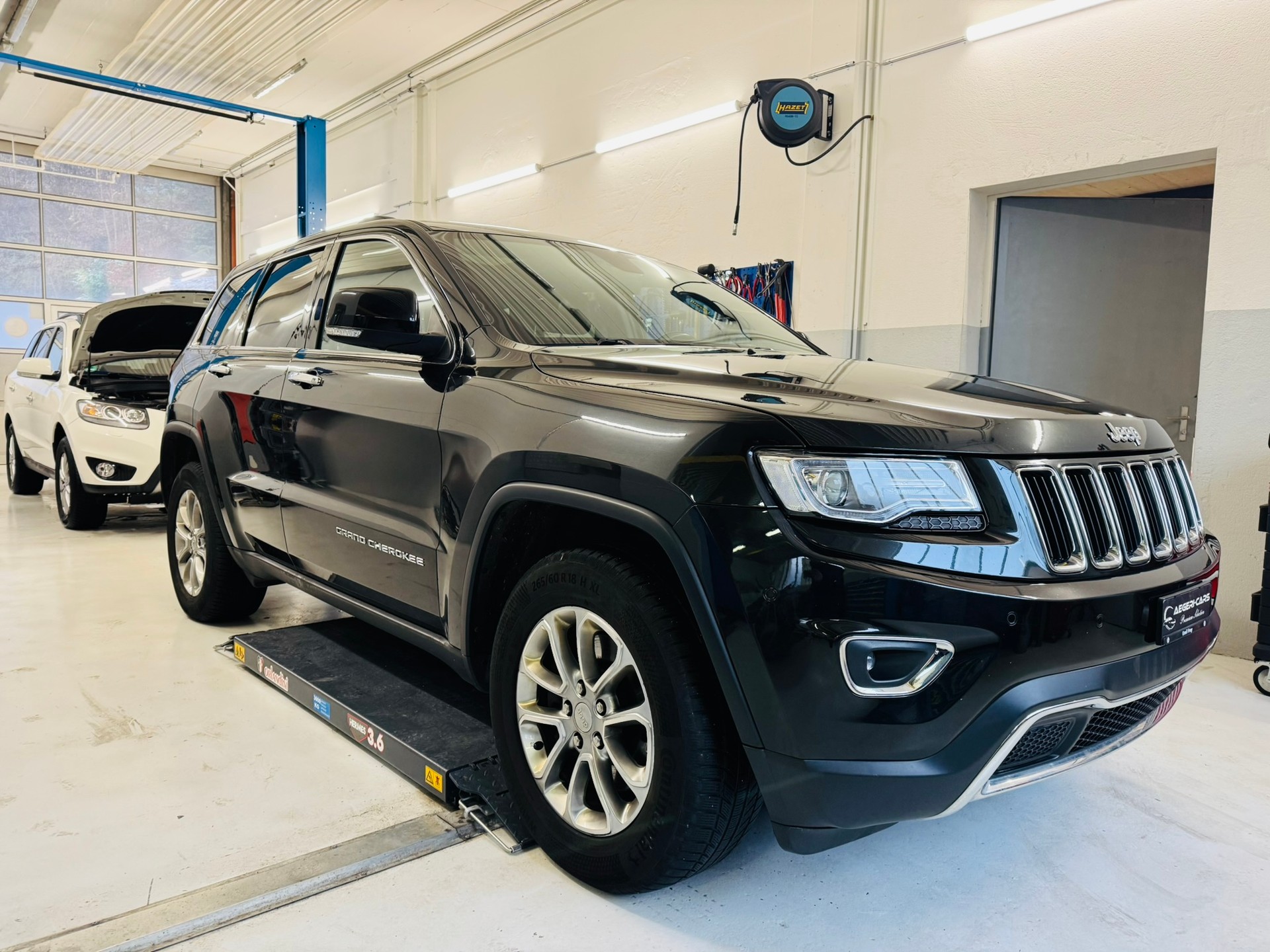 JEEP Grand Cherokee 3.0 CRD Limited Automatic-showroom-element-2