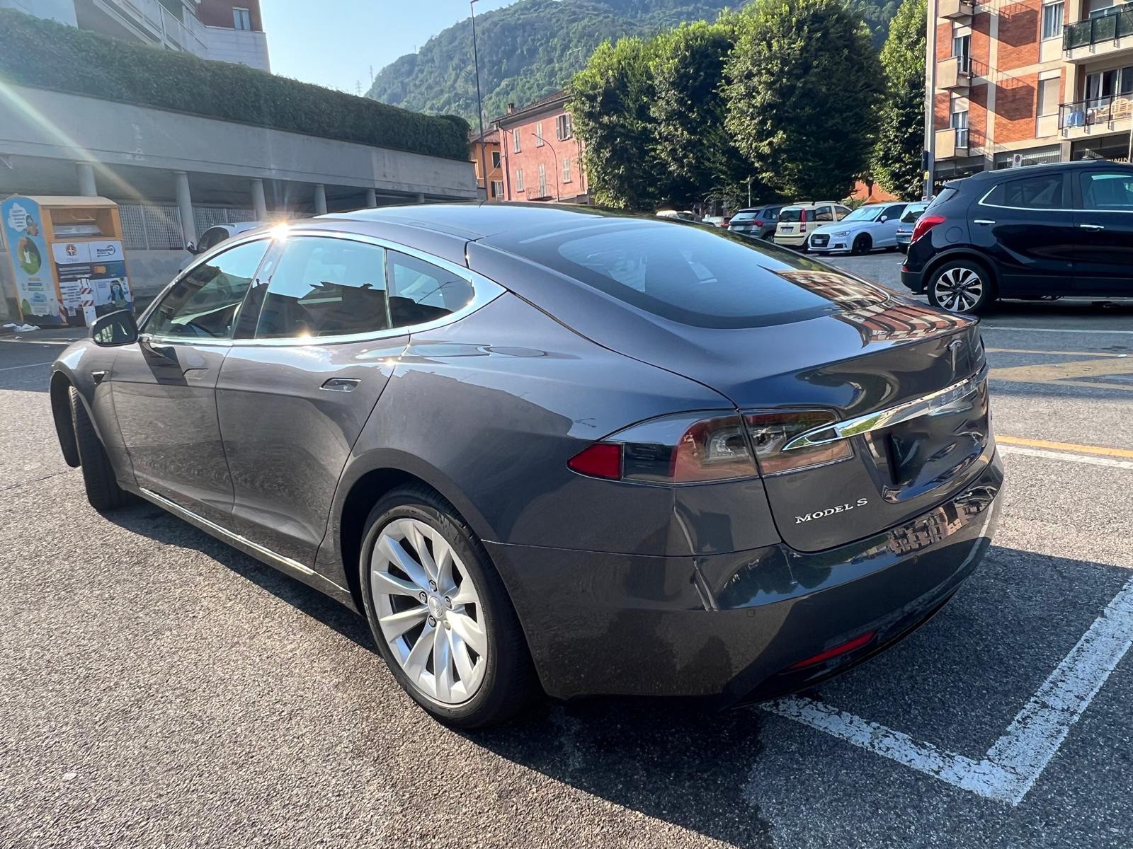 TESLA MODEL S-image-2