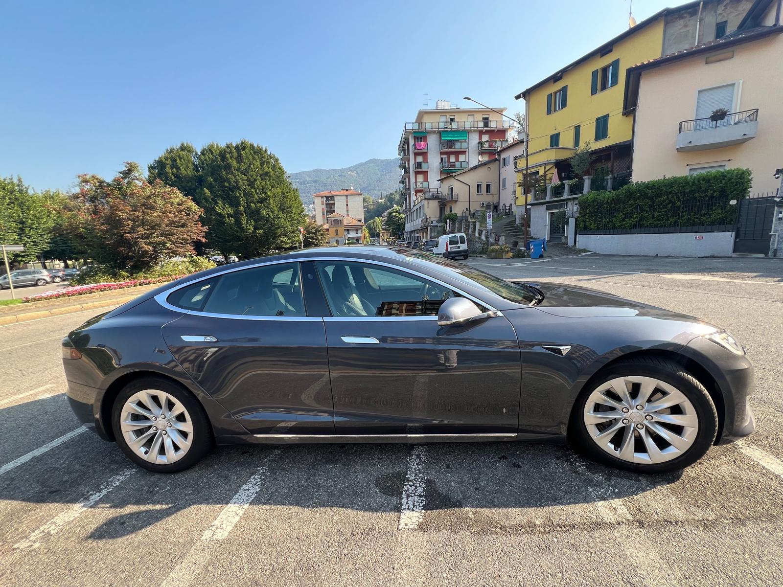 TESLA MODEL S-image-1