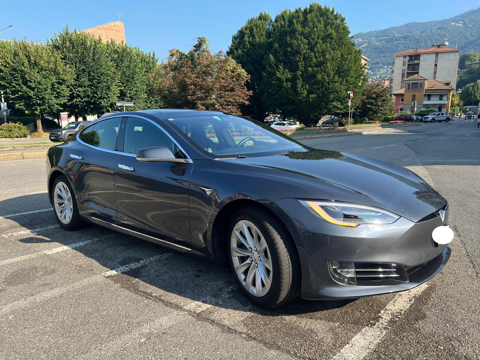 TESLA MODEL S-image-0
