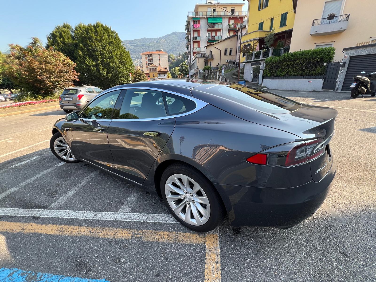 TESLA MODEL S-image-16