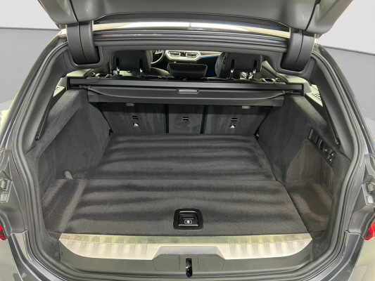 BMW 330e xDrive Luxury Line-image-12