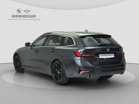 BMW 330e xDrive Luxury Line-image-2