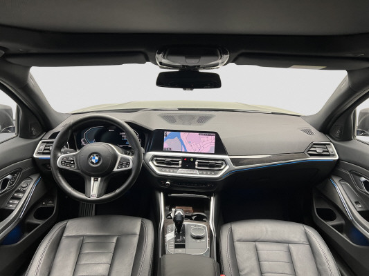 BMW 330e xDrive Luxury Line-image-11